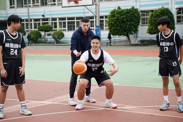 ▲領航猿校園巡迴活動前進桃園國中，與年輕學子同樂。（圖／領航猿提供）