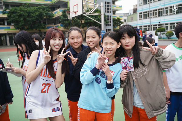 ▲領航猿校園巡迴活動前進桃園國中，與年輕學子同樂。（圖／領航猿提供）