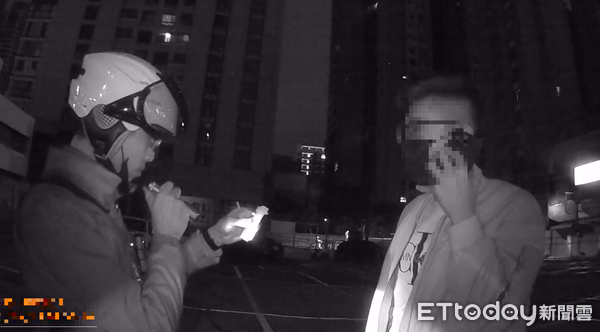 ▲▼台中男子飯後抽菸，一見警方立即丟棄，員警一測竟是抽k菸。（圖／民眾提供，下同）