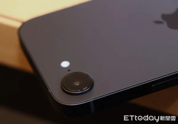 ▲▼      iPhone 16e,iPhone16e       。（圖／記者蘇晟彥攝）