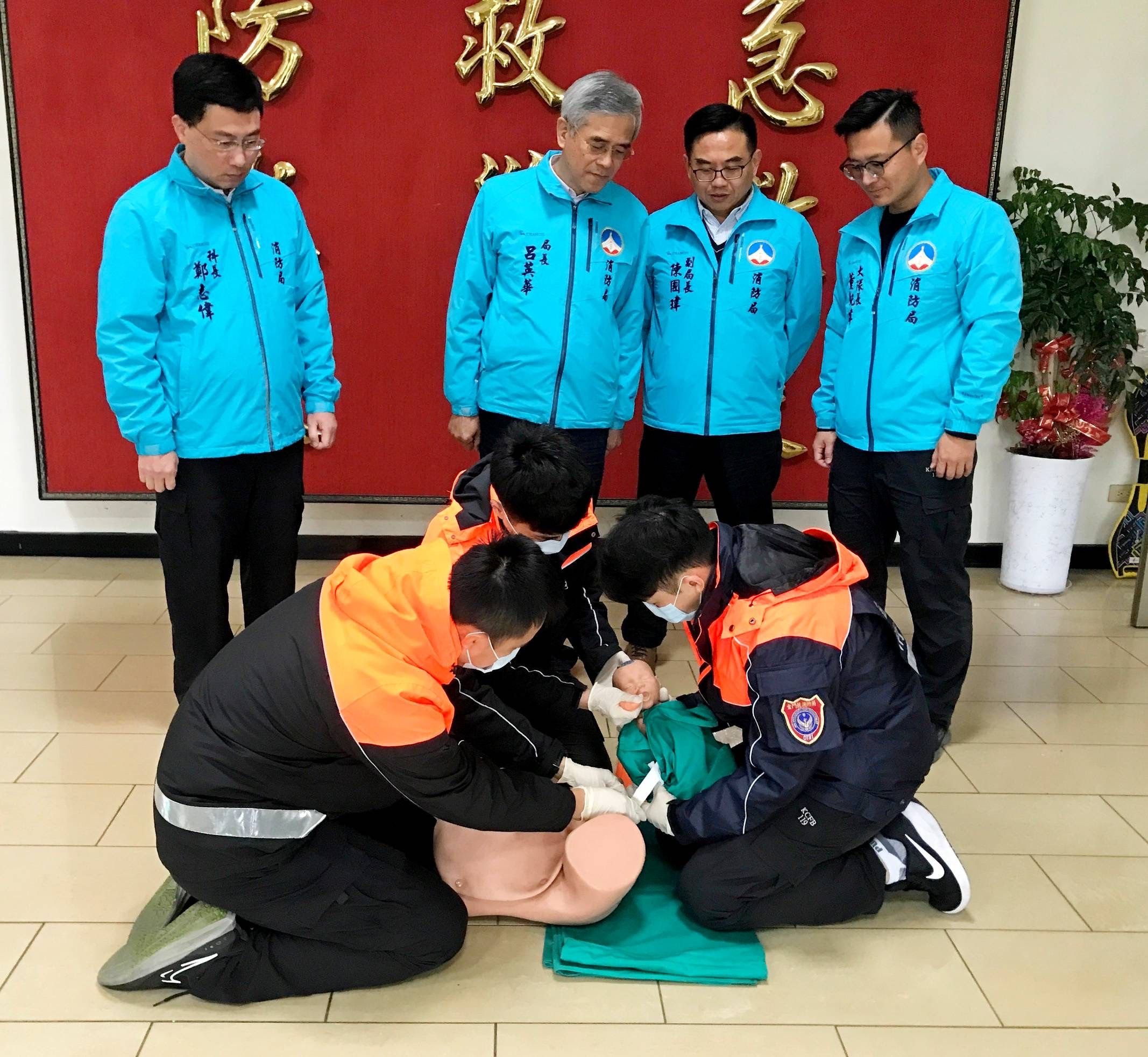 ▲▼金門孕婦羊水破了急摳119求救，消防隊員化身「接生婆」迎新生命  。（圖／記者林名揚翻攝）