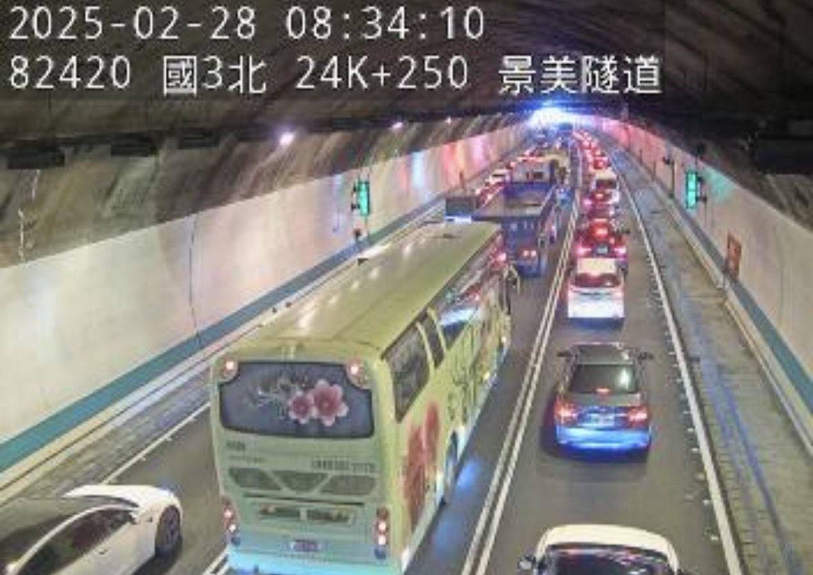 ▲▼國3北上木柵路段紫爆。（圖／高公局1968網站即時路況）