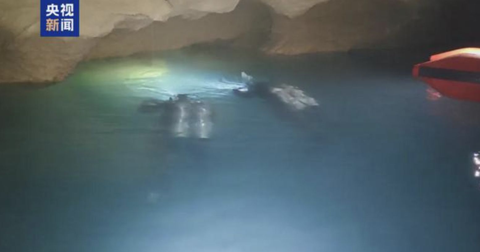 ▲大陸科考隊員在廣西溶洞內潛水時失聯。（圖／翻攝央視）