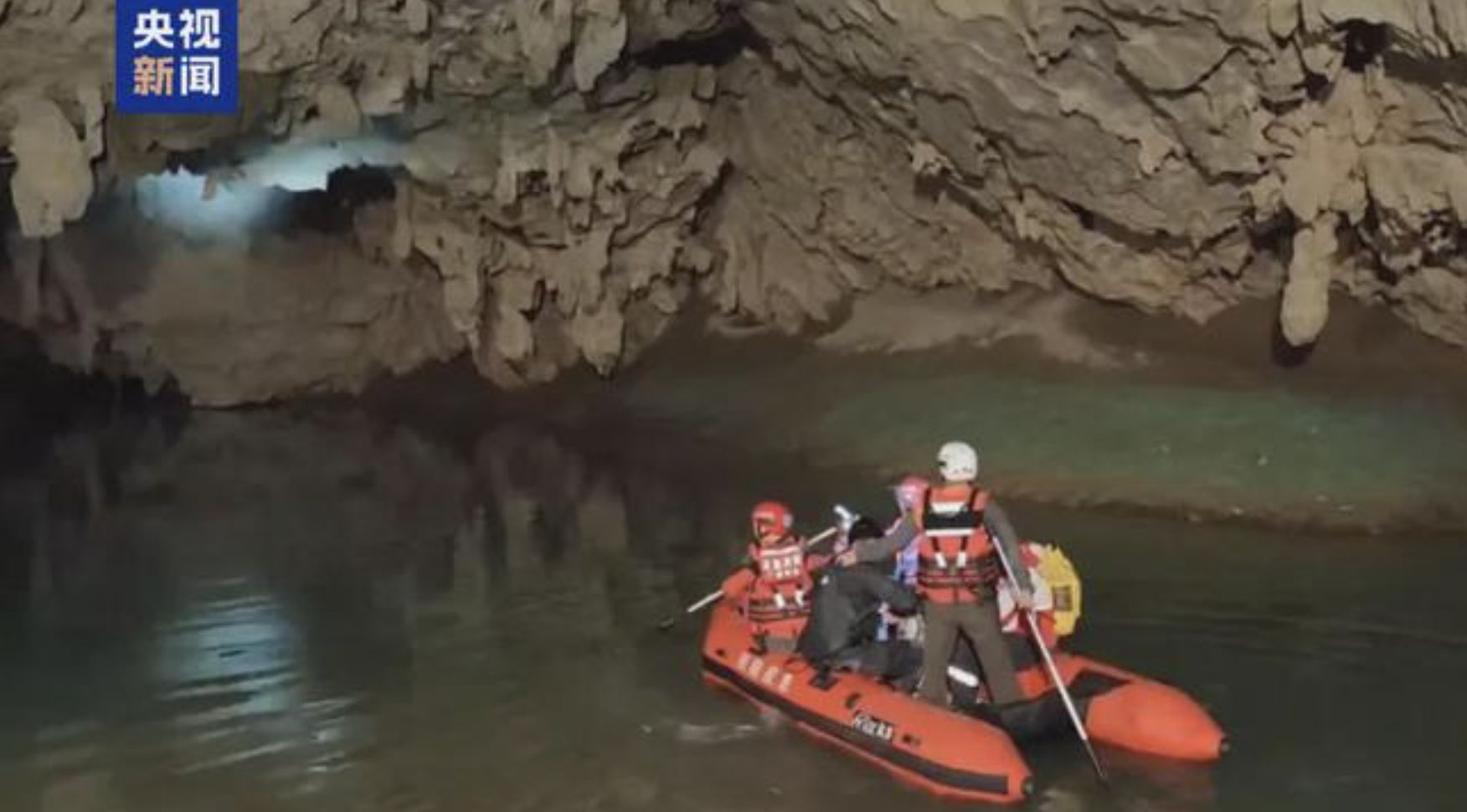 ▲大陸科考隊員在廣西溶洞內潛水時失聯。（圖／翻攝央視）