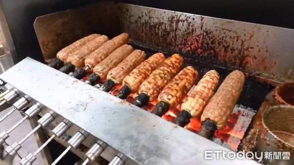 ▲▼烤玉米             。（圖／記者郭世賢翻攝）