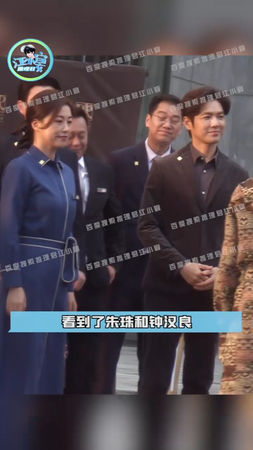 ▲狗仔拍到了鍾漢良在片場的模樣。（圖／翻攝自微博）