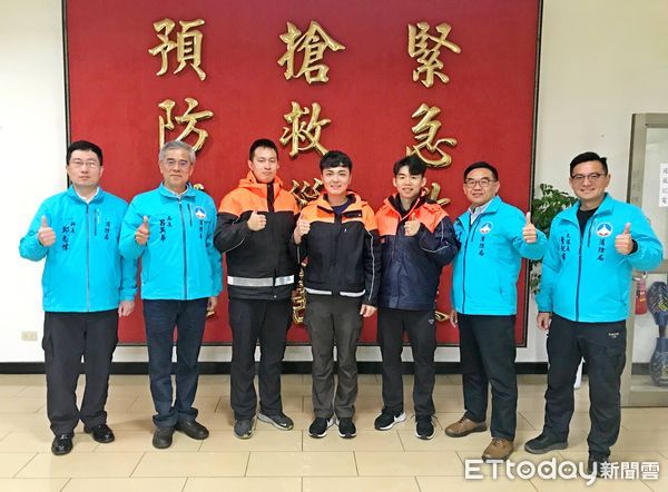 ▲▼金門孕婦羊水破了急摳119求救，消防隊員化身「接生婆」迎新生命  。（圖／記者林名揚翻攝）