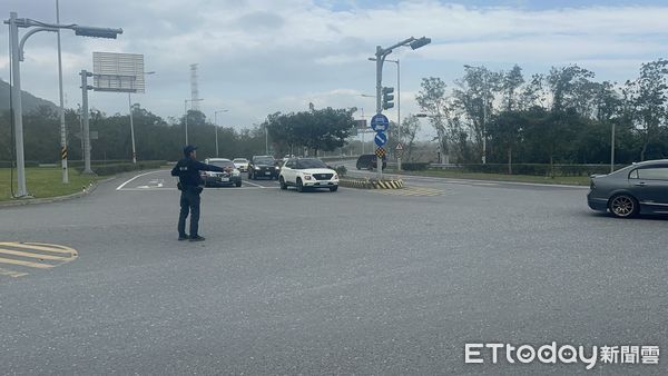 ▲▼新城警方針對228連假於重要道路及景區設崗疏導車流。（圖／新城警分局提供，下同）