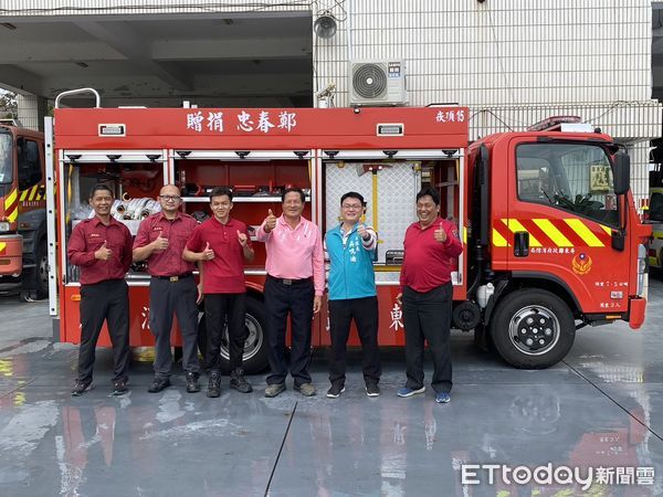 ▲鄭春忠捐贈小型水箱車給崁頂消防分隊            。（圖／崁頂消防分隊提供）