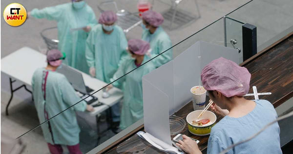 急診瘋爆1／護理師離職、空缺率「創10年新高」　引爆醫療崩壞骨牌效應