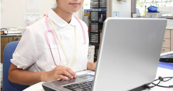 護理師加班工時長「薪水比牙助低」想離職　過來人嘆：真的少到不可思議