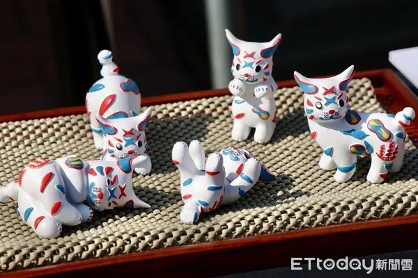 ▲「巷仔Niau公仔盲盒」及「巷仔Niau公仔禮盒」28日起於安平古堡等12景點開賣。（圖／記者林東良翻攝，下同）