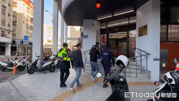 ▲▼ 酒後泥醉口角糾紛互毆　臺中警辣椒水壓制秒變俗辣            。（圖／記者鄧木卿翻攝）