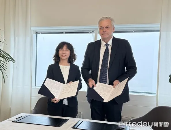 ▲▼民航局長何淑萍、芬蘭民航局長Jari Pöntinen於芬蘭首都赫爾辛基簽署台芬航空服務協議。（圖／民航局提供）