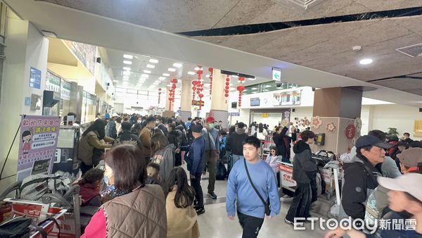 ▲▼為期3天的228連續假期「小三通」湧人潮。（圖／記者林名揚翻攝）