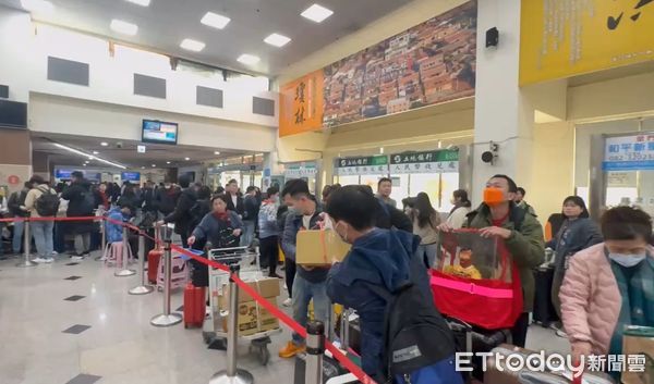 ▲▼為期3天的228連續假期「小三通」湧人潮。（圖／記者林名揚翻攝）