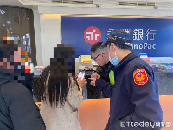▲▼    金門女子誤信詐騙手法欲至銀行匯款 警員機警攔阻        。（圖／記者林名揚翻攝）