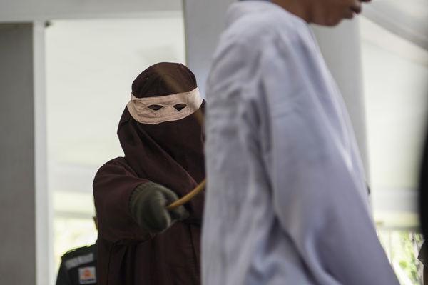 ▲▼   印尼亞齊特別行政區（Aceh），同志/同性情侶遭判鞭刑。（圖／達志影像／美聯社）