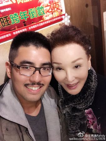 ▲▼車亮逸媽媽是陳莎莉。（圖／翻攝自微博）