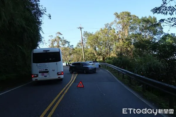 ▲湯男吃完湯包急於返回桃園，過彎失控撞上對向轎車。（圖／記者陸運陞翻攝）