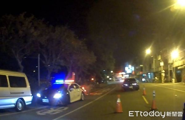 ▲▼衝過警方臨檢點的男子中午自行到案說明。（圖／民眾提供，下同）