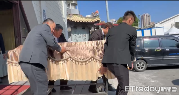 ▲▼台中五億高中生，賴小弟遺體冰存666天，今火化並舉行告別式。（圖／記者白珈陽攝）