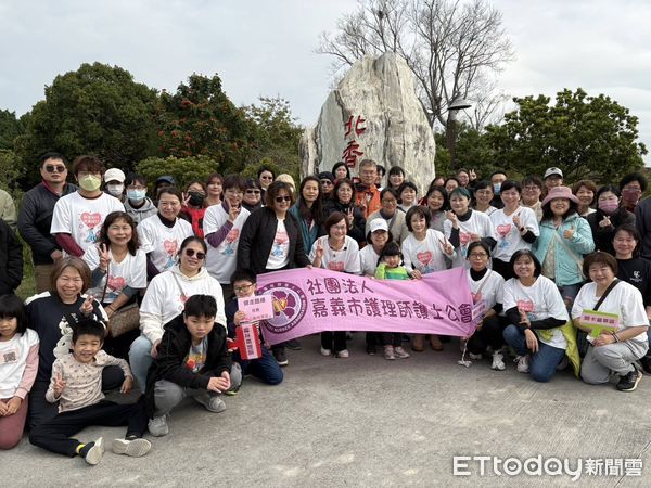 ▲▼   ［嘉義市護理師公會在香湖公園辦健行］   。（圖／聖馬爾定醫醫院提供）