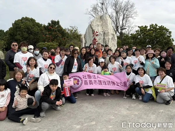 ▲▼   ［嘉義市護理師公會在香湖公園辦健行］   。（圖／聖馬爾定醫醫院提供）