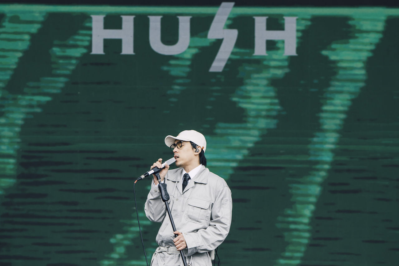 ▲▼HUSH在浮現祭上演唱新曲〈當我們談論愛情〉。（圖／浮現祭2025提供）