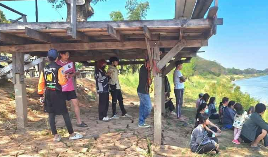 ▲▼24歲男站觀景台「尿尿賞美景」！下秒失足墜河　屍體沉底。（圖／翻攝自khaosod）