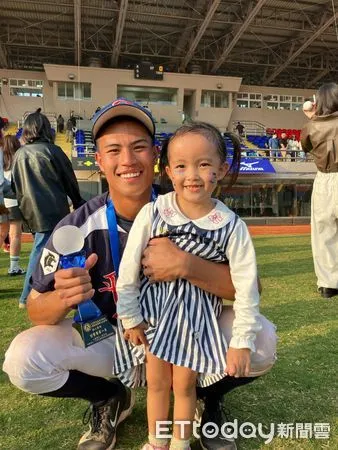 ▲▼邱文佑的妹妹來幫哥哥加油 。（圖／記者楊舒帆攝）