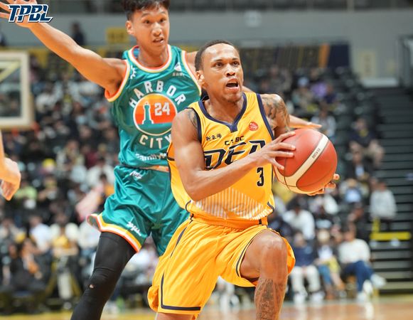 ▲特攻新洋將飛馳首度登場，就轟下31分、8助攻領軍擊敗海神。（圖／TPBL職籃提供）