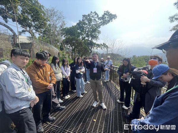 ▲農村水保署邀請大專院校環境景觀設計、農村社區營造及水土保持相關科系之師生共同參與走讀，促進產官學交流。（圖／記者游瓊華翻攝）