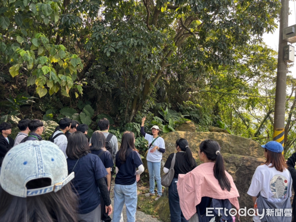 ▲農村水保署邀請大專院校環境景觀設計、農村社區營造及水土保持相關科系之師生共同參與走讀，促進產官學交流。（圖／記者游瓊華翻攝）