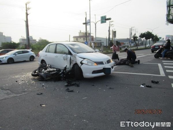 ▲自小客車與機車發生交通事故             。（圖／記者陳崑福翻攝）