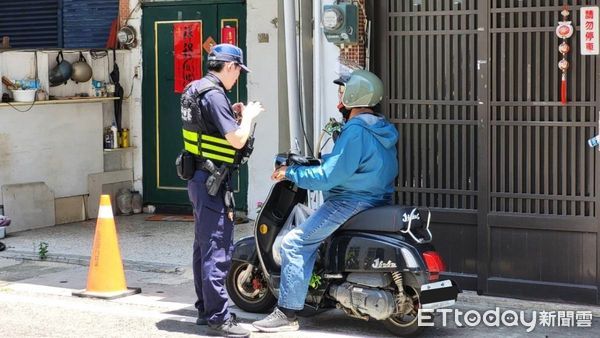 ▲自小客車與機車發生交通事故             。（圖／記者陳崑福翻攝）