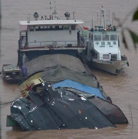 ▲▼湖南油污船撞客船　尋獲9失聯人員「均已遇難」。（圖／翻攝微博）