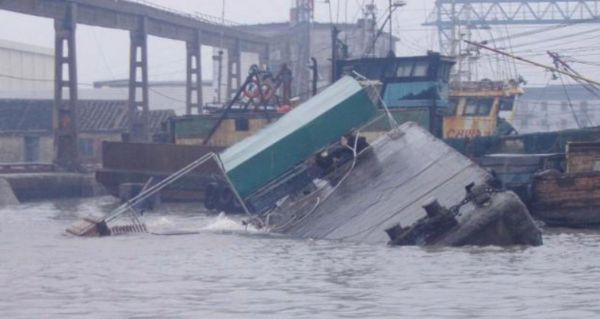 ▲▼湖南油污船撞客船　尋獲9失聯人員「均已遇難」。（圖／翻攝微博）