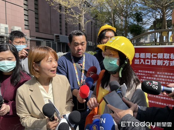 ▲▼台中新光三越氣爆，B2天仁茗茶員工黃小姐。（圖／記者鄧木卿攝）