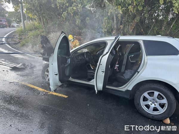 ▲▼南投知名鳳梨酥微熱山丘創始店附近發生火燒車。（圖／記者高堂堯翻攝）