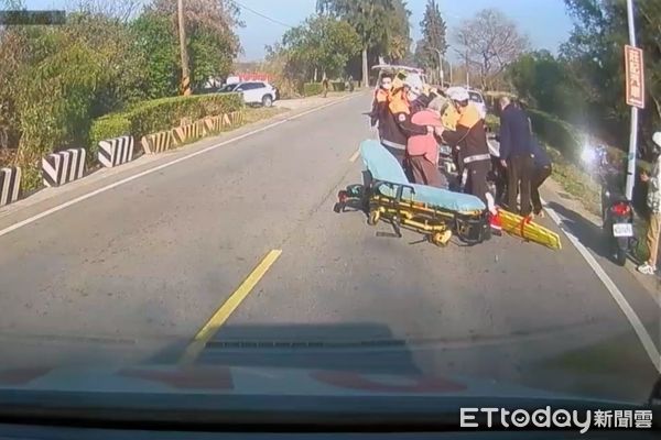 ▲▼     環島北路二段近616號前路段老翁自摔        。（圖／記者林名揚翻攝）