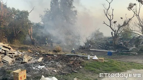 ▲▼  金城鎮文臺寶塔附近發生雜草火災           。（圖／記者林名揚翻攝）