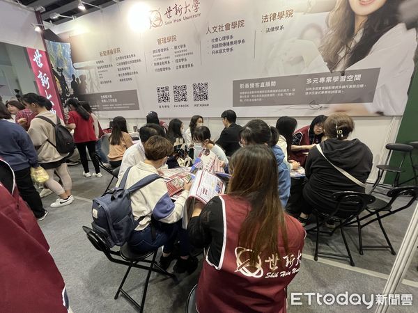 ▲▼大學博覽會今天登場，國內外大學祭出高額獎學金搶優秀學生。（圖／記者許敏溶攝）