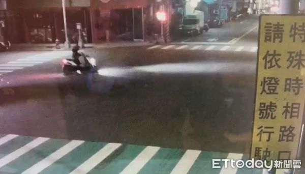 ▲▼台中3屁孩拔車牌到警所前炸街示威，共收到7萬200元罰單。（圖／記者鄧木卿翻攝）