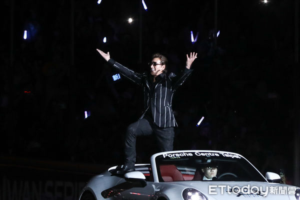 ▲日本職棒火腿交流戰，監督新庄剛志出場。（圖／記者林敬旻攝）