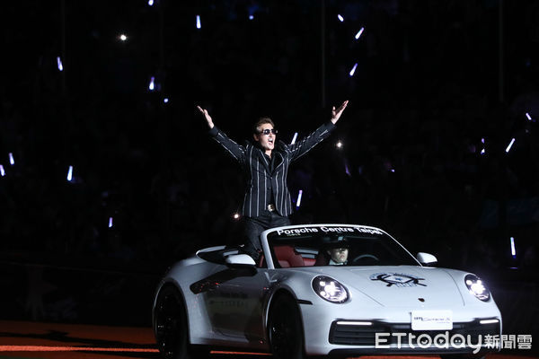 ▲日本職棒火腿交流戰，監督新庄剛志出場。（圖／記者林敬旻攝）