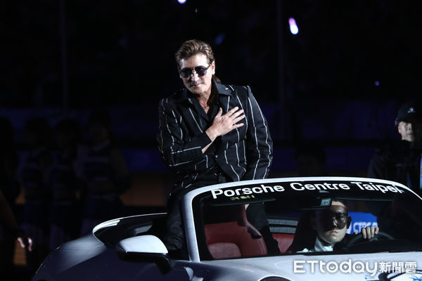 ▲日本職棒火腿交流戰，監督新庄剛志出場。（圖／記者林敬旻攝）