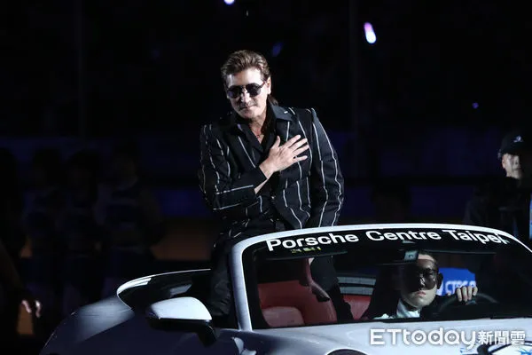 ▲日本職棒火腿交流戰，監督新庄剛志出場。（圖／記者林敬旻攝）