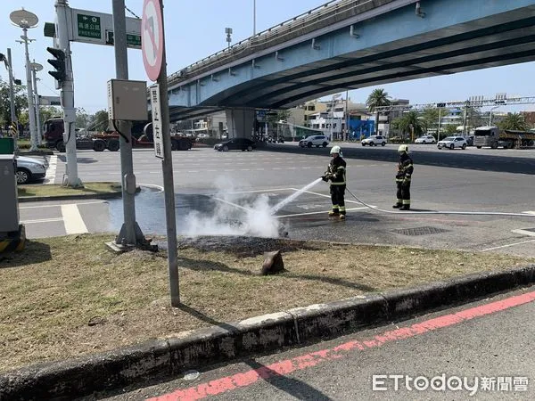▲▼前鎮區中安路上發生一起微型電動二輪車起火燃燒，所幸並未造成人員受傷。（圖／記者吳世龍翻攝）