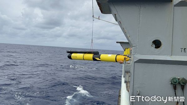 ▲▼美軍研究船「湯瑪斯」號靠岸高雄港引發關注，學者表示，這是台美跨國科學合作，希望解開全球變遷之謎。（圖／台大團隊提供）